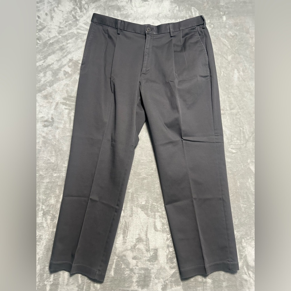 Haggar Classic Fit Iron Free Premium Khaki Pants Men’s 38X29 Gray Office